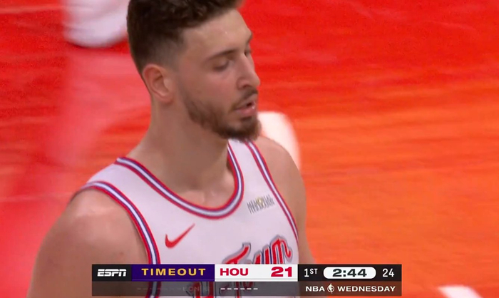 湖人内线防守受挫三分回