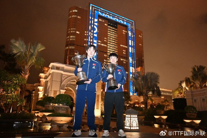 王楚钦孙颖莎澳门夺冠后拍摄城市宣传照庆胜利